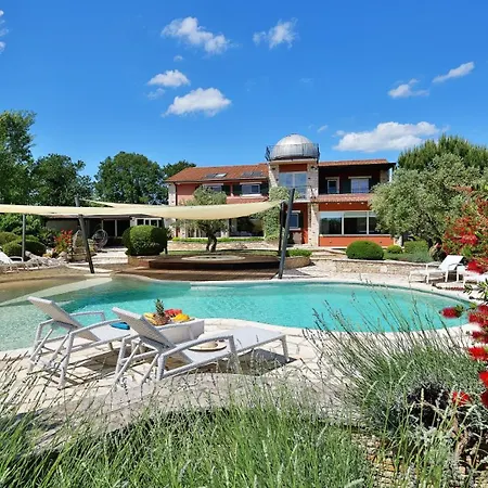 Vila Beautiful Omo With Pool In *