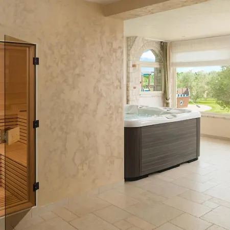 Villa Beautiful Omo With Pool In Pula