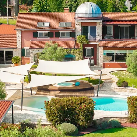 Beautiful Omo With Pool In Villa