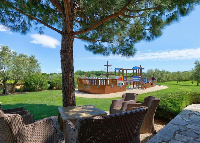 Vila Beautiful Omo With Pool In *