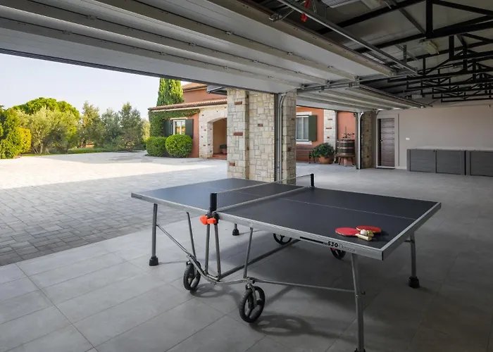 Beautiful Omo With Pool In Vila *