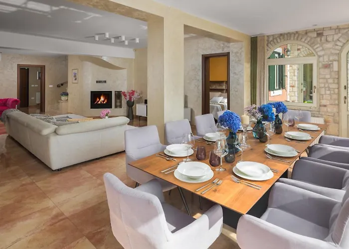 Vila Beautiful Omo With Pool In Pula