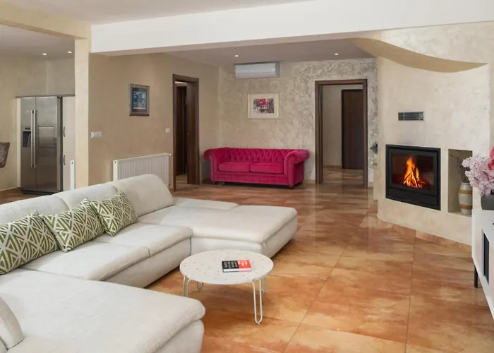 Vila Beautiful Omo With Pool In Pula