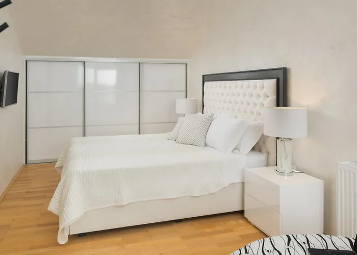 Beautiful Omo With Pool In