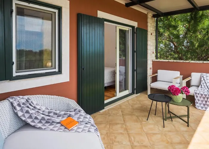 Beautiful Omo With Pool In