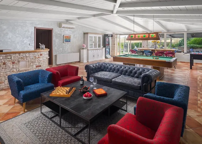 Beautiful Omo With Pool In