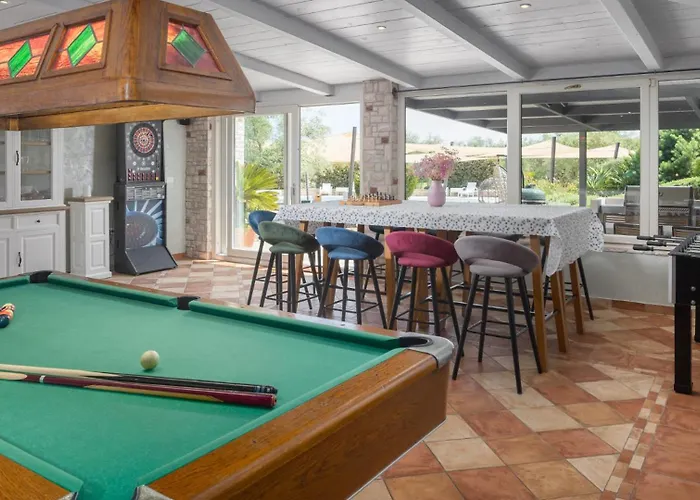 Beautiful Omo With Pool In * Pula