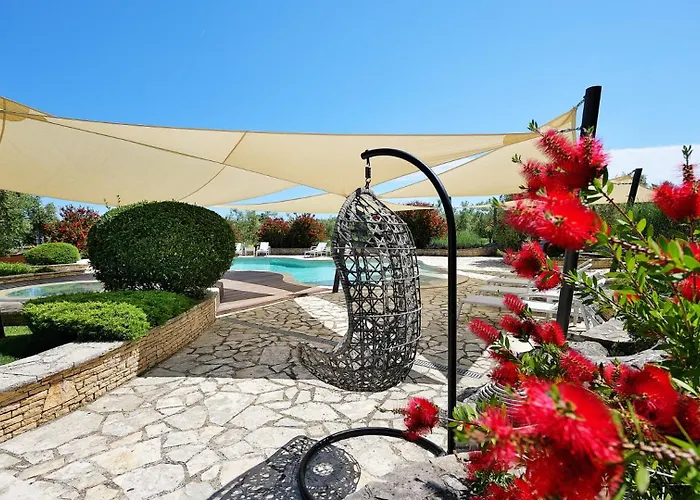 Beautiful Omo With Pool In Vila Pula