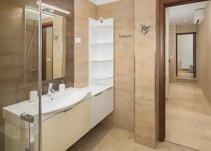 Vila Beautiful Omo With Pool In