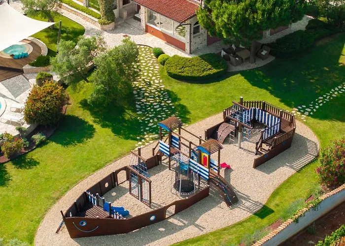 Beautiful Omo With Pool In