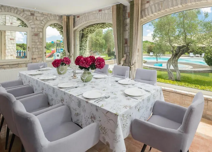 Beautiful Omo With Pool In * Pula