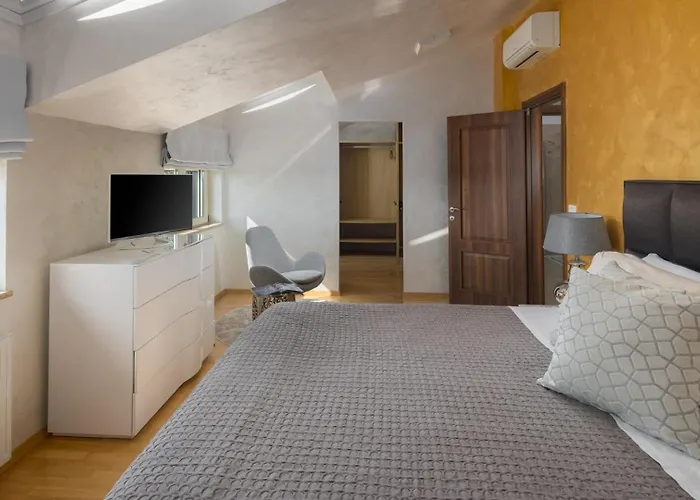 Beautiful Omo With Pool In Villa *