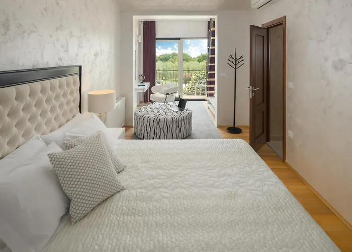 Beautiful Omo With Pool In Pula