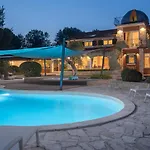 Beautiful Omo With Pool In Vila *