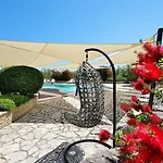 Vila Beautiful Omo With Pool In Pula