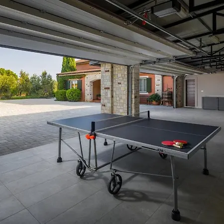 Beautiful Omo With Pool In *