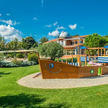 Beautiful Omo With Pool In 풀라