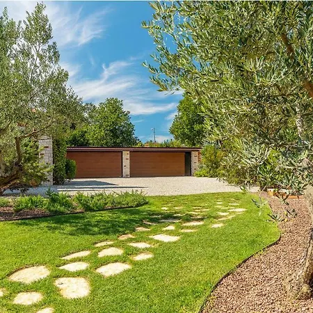 빌라 Beautiful Omo With Pool In *