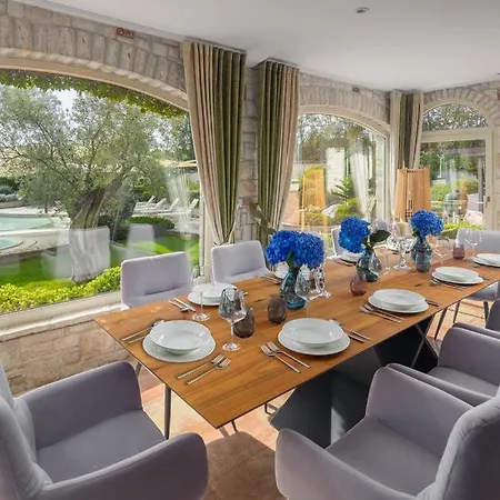 빌라 Beautiful Omo With Pool In *