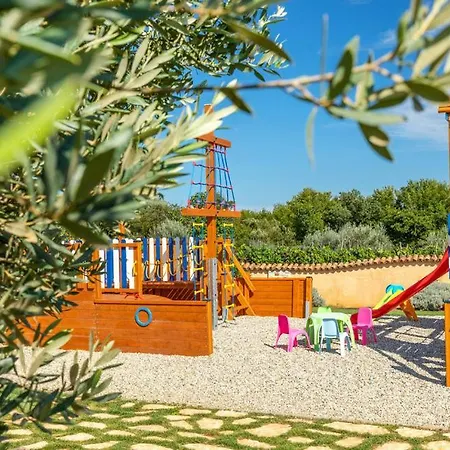 Beautiful Omo With Pool In 빌라 풀라