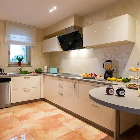 Beautiful Omo With Pool In * 풀라