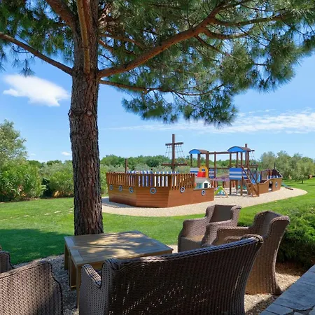 Villa Beautiful Omo With Pool In *