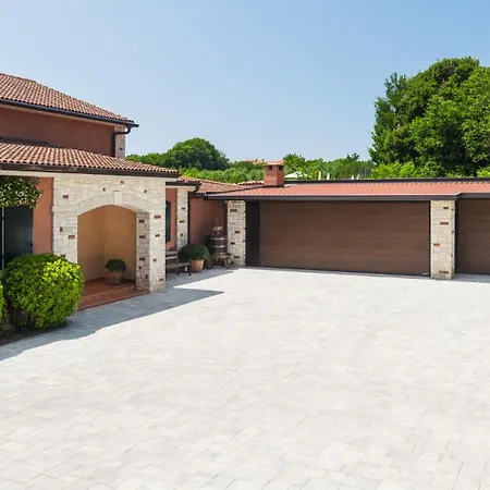 Beautiful Omo With Pool In * 풀라