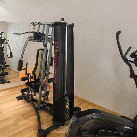 Beautiful Omo With Pool In 풀라