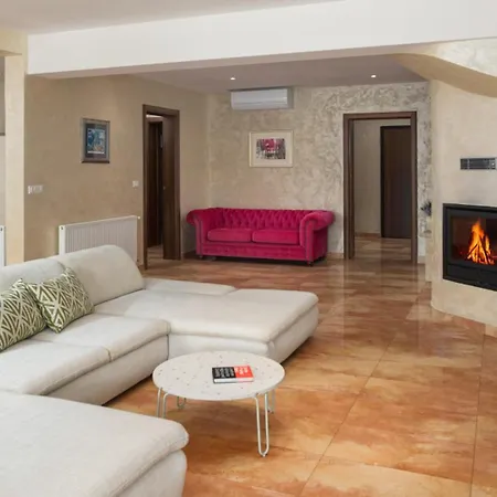 빌라 Beautiful Omo With Pool In 풀라