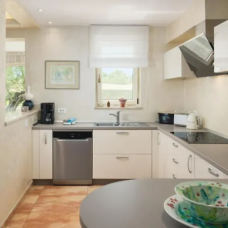 Villa Beautiful Omo With Pool In