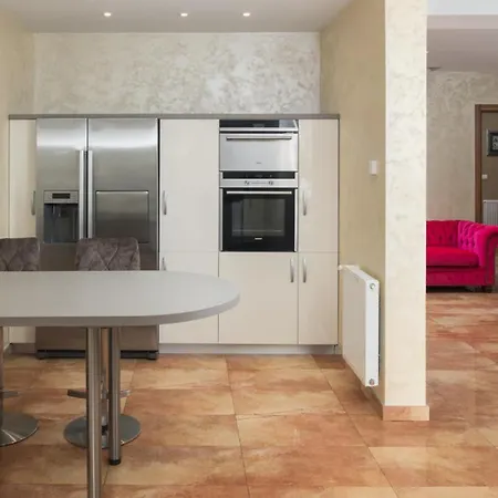 빌라 Beautiful Omo With Pool In *