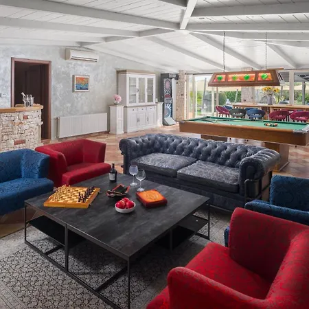 Beautiful Omo With Pool In