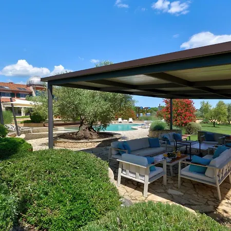 Villa Beautiful Omo With Pool In Pula
