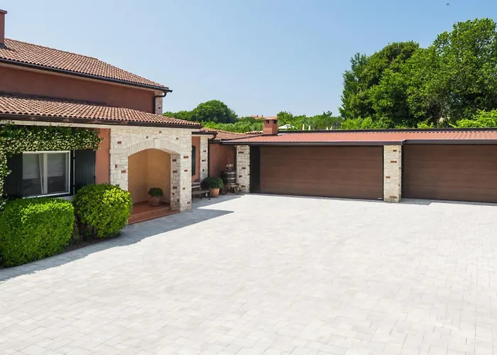 Beautiful Omo With Pool In * Pula