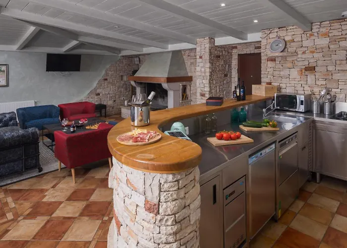 Villa Beautiful Omo With Pool In Pula