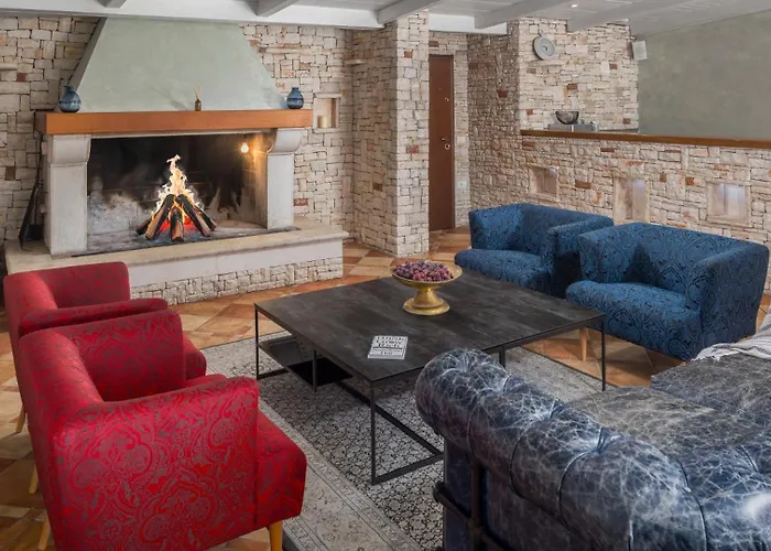 Beautiful Omo With Pool In