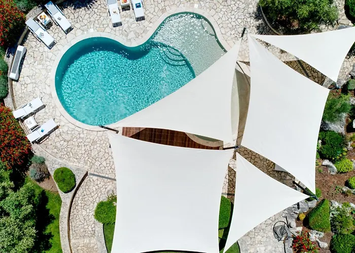 Beautiful Omo With Pool In Villa Pula