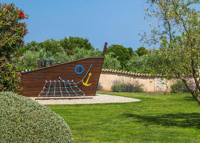 Beautiful Omo With Pool In Villa Pula