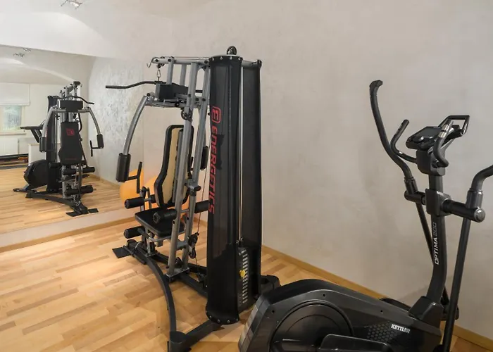 Beautiful Omo With Pool In Villa