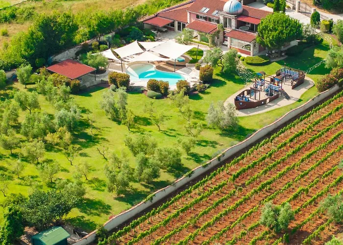 Villa Beautiful Omo With Pool In