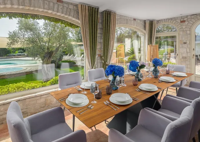 Villa Beautiful Omo With Pool In Pula