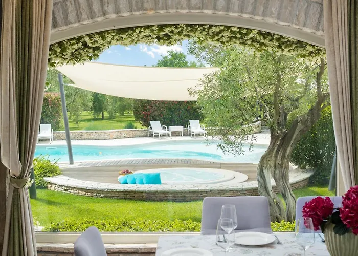 Beautiful Omo With Pool In Villa *