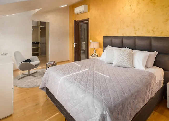 Beautiful Omo With Pool In *