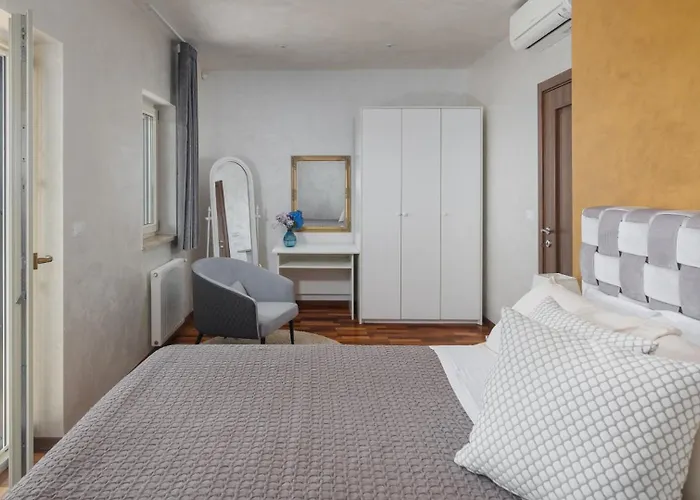 Beautiful Omo With Pool In Villa *