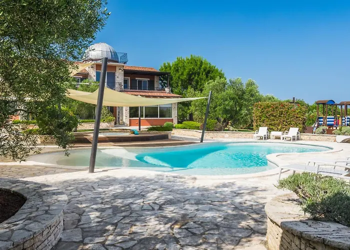 Beautiful Omo With Pool In