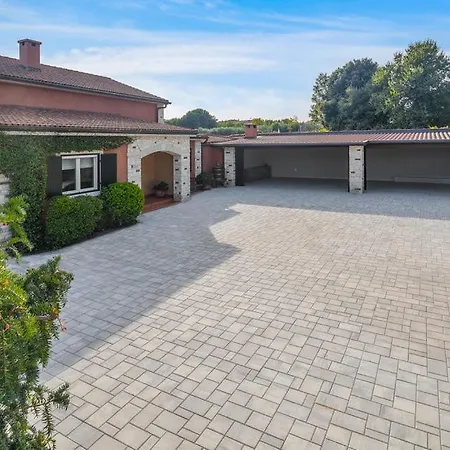 Beautiful Omo With Pool In * Pula