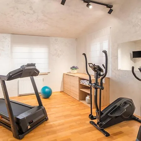 Beautiful Omo With Pool In Villa