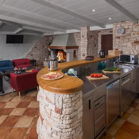 Villa Beautiful Omo With Pool In