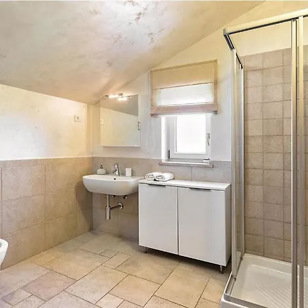 Beautiful Omo With Pool In Villa