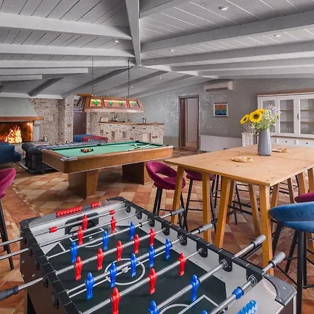 Beautiful Omo With Pool In